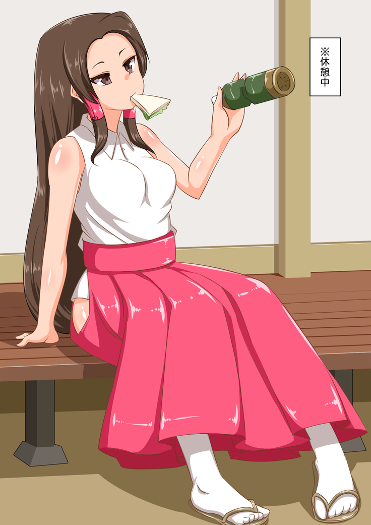 巫女さんが青姦羞恥プレイお構いなしに超淫乱になる媚薬香水を浴びせられる